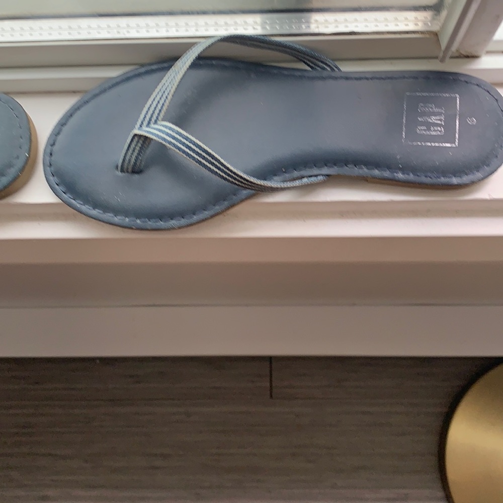Gap blue flats